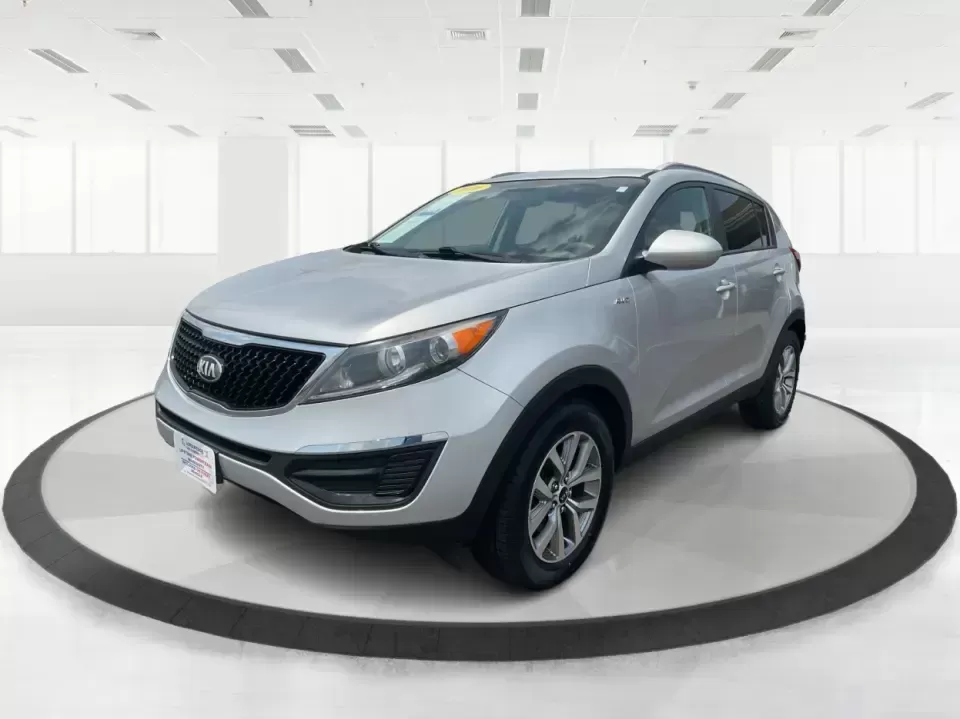 2016 Kia Sportage LX (KNDPBCACXG7) with an Theta II 2.4L I-4 gasoline direct injection engine, 6-Speed Automatic transmission, located at 1230 East Main St, Xenia, OH, 45385, (937) 908-9800, 39.688026, -83.910172 - Embrace the journey of life with the 2016 Kia Sportage LX, a vehicle designed for those who thrive on adventure and seek comfort in their daily commute. Whether you're navigating the bustling streets of Fairborn, OH, or embarking on a weekend family getaway, this versatile crossover is your perfect - Photo#8