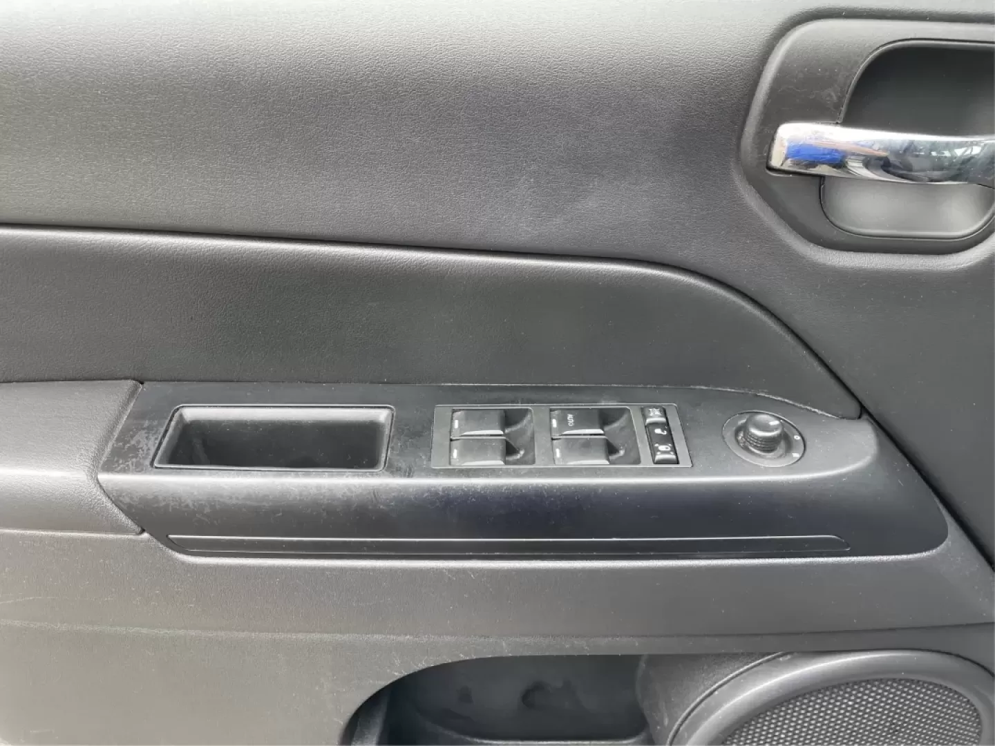 2016 Jeep Patriot Sport (1C4NJPBAXGD) with an Other engine, located at 1230 East Main St, Xenia, OH, 45385, (937) 908-9800, 39.688026, -83.910172 - **Explore New Adventures with the 2016 Jeep Patriot Sport SUV at Advantage Car and Credit in Fairborn, OH!**<br /> <br /> Are you ready to elevate your lifestyle with a vehicle that complements your adventurous spirit? Whether you're navigating the bustling streets of Fairborn or hitting the trails - Photo#19