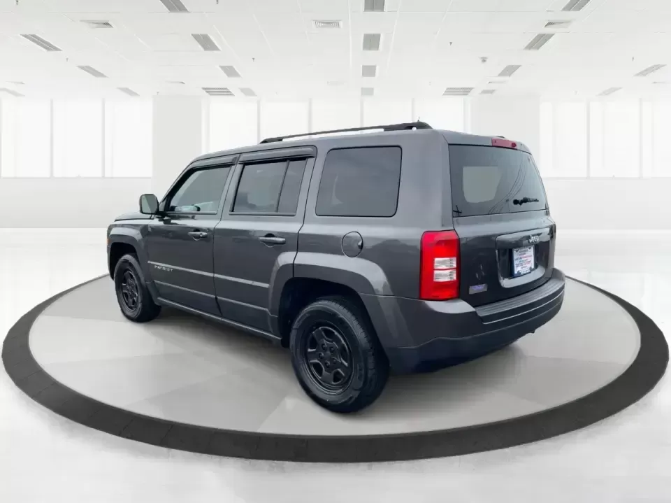 2016 Jeep Patriot Sport (1C4NJPBAXGD) with an 2.0L L4 DOHC 16V engine, Automatic transmission, located at 1184 Kauffman Ave, Fairborn, OH, 45324, (937) 908-9800, 39.807072, -84.030914 - **Explore New Adventures with the 2016 Jeep Patriot Sport SUV at Advantage Car and Credit in Fairborn, OH!**<br /> <br /> Are you ready to elevate your lifestyle with a vehicle that complements your adventurous spirit? Whether you're navigating the bustling streets of Fairborn or hitting the trails - Photo#4