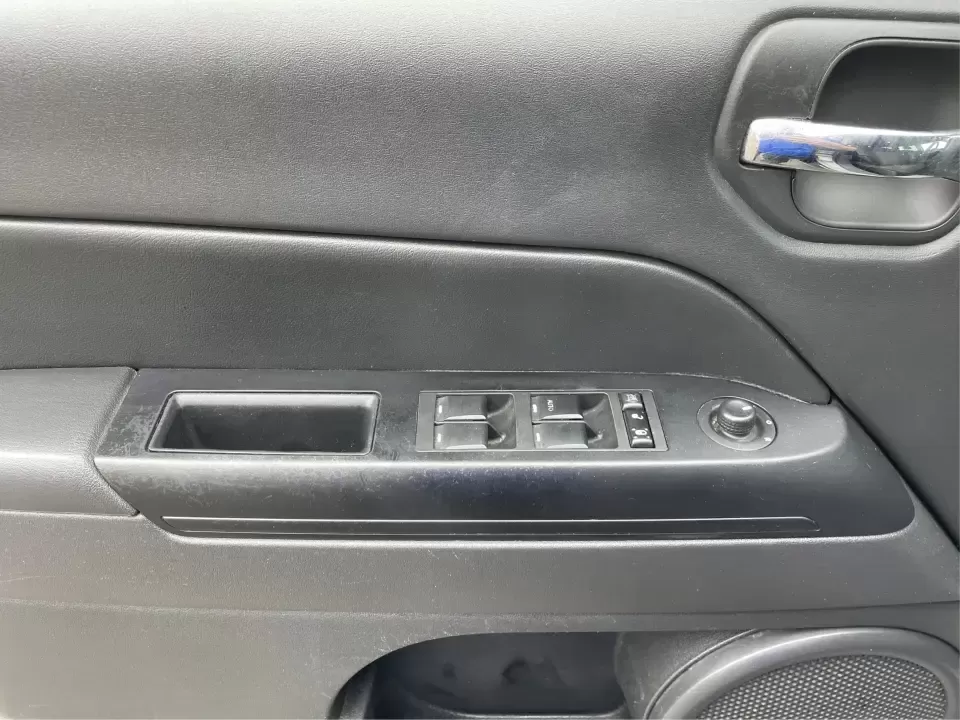 2016 Jeep Patriot Sport (1C4NJPBAXGD) with an 2.0L L4 DOHC 16V engine, Automatic transmission, located at 1184 Kauffman Ave, Fairborn, OH, 45324, (937) 908-9800, 39.807072, -84.030914 - **Explore New Adventures with the 2016 Jeep Patriot Sport SUV at Advantage Car and Credit in Fairborn, OH!**<br /> <br /> Are you ready to elevate your lifestyle with a vehicle that complements your adventurous spirit? Whether you're navigating the bustling streets of Fairborn or hitting the trails - Photo#19