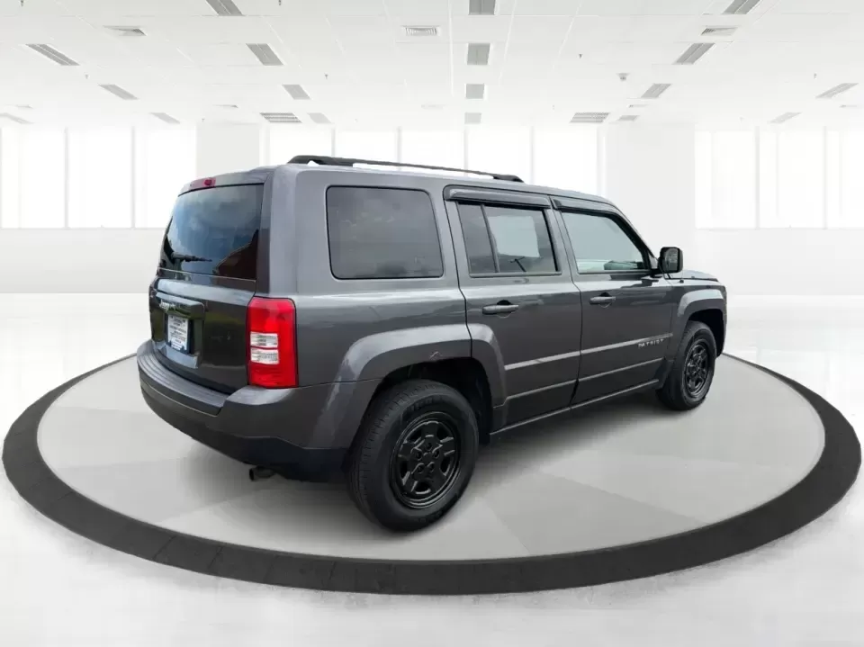 2016 Jeep Patriot Sport (1C4NJPBAXGD) with an 2.0L L4 DOHC 16V engine, Automatic transmission, located at 1230 East Main St, Xenia, OH, 45385, (937) 908-9800, 39.688026, -83.910172 - **Explore New Adventures with the 2016 Jeep Patriot Sport SUV at Advantage Car and Credit in Fairborn, OH!**<br /> <br /> Are you ready to elevate your lifestyle with a vehicle that complements your adventurous spirit? Whether you're navigating the bustling streets of Fairborn or hitting the trails - Photo#2