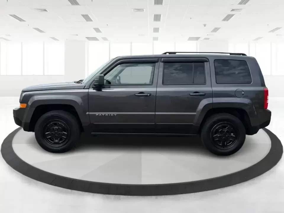 2016 Jeep Patriot Sport (1C4NJPBAXGD) with an 2.0L L4 DOHC 16V engine, Automatic transmission, located at 1230 East Main St, Xenia, OH, 45385, (937) 908-9800, 39.688026, -83.910172 - **Explore New Adventures with the 2016 Jeep Patriot Sport SUV at Advantage Car and Credit in Fairborn, OH!**<br /> <br /> Are you ready to elevate your lifestyle with a vehicle that complements your adventurous spirit? Whether you're navigating the bustling streets of Fairborn or hitting the trails - Photo#5