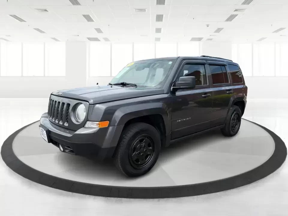 2016 Jeep Patriot Sport (1C4NJPBAXGD) with an 2.0L L4 DOHC 16V engine, Automatic transmission, located at 1230 East Main St, Xenia, OH, 45385, (937) 908-9800, 39.688026, -83.910172 - **Explore New Adventures with the 2016 Jeep Patriot Sport SUV at Advantage Car and Credit in Fairborn, OH!**<br /> <br /> Are you ready to elevate your lifestyle with a vehicle that complements your adventurous spirit? Whether you're navigating the bustling streets of Fairborn or hitting the trails - Photo#8