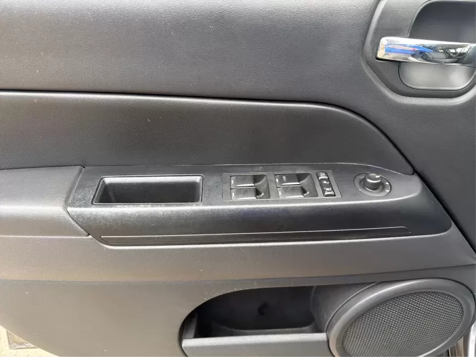 2016 Jeep Patriot Sport (1C4NJPBAXGD) with an 2.0L L4 DOHC 16V engine, Automatic transmission, located at 1230 East Main St, Xenia, OH, 45385, (937) 908-9800, 39.688026, -83.910172 - **Explore New Adventures with the 2016 Jeep Patriot Sport SUV at Advantage Car and Credit in Fairborn, OH!**<br /> <br /> Are you ready to elevate your lifestyle with a vehicle that complements your adventurous spirit? Whether you're navigating the bustling streets of Fairborn or hitting the trails - Photo#17
