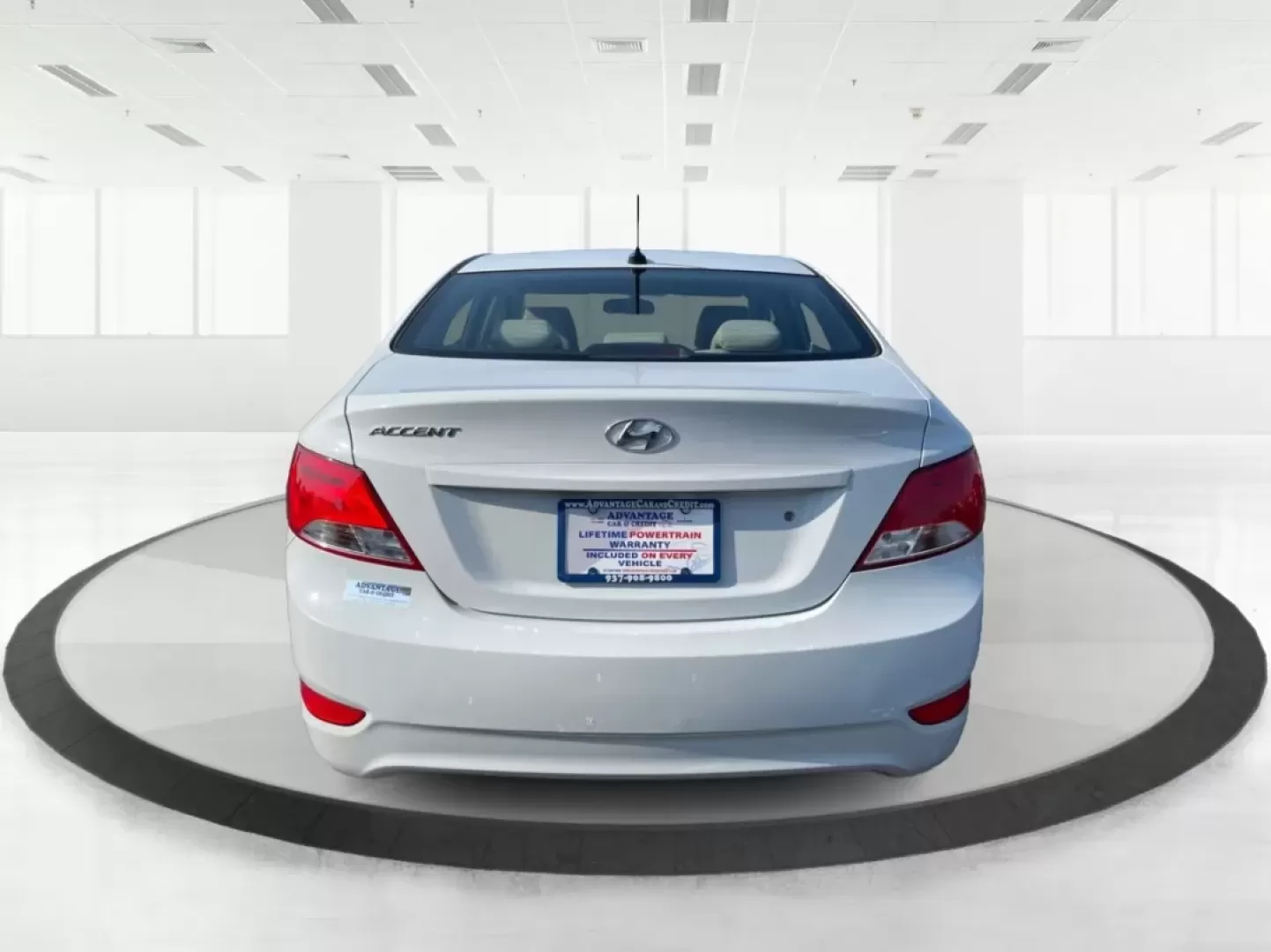 2017 Hyundai Accent SE 4-Door 6A (KMHCT4AE7HU) with an 1.6L L4 DOHC 16V engine, 6-Speed Automatic transmission, located at 1230 East Main St, Xenia, OH, 45385, (937) 908-9800, 39.688026, -83.910172 - Are you searching for a reliable, budget-friendly vehicle that accommodates your busy lifestyle? Look no further than Advantage Car and Credit in Fairborn, OH! We specialize in providing top-notch used vehicles with flexible financing options tailored to fit your needs. Our 2017 Hyundai Accent SE is - Photo#3