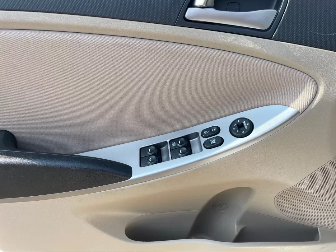 2017 Hyundai Accent SE 4-Door 6A (KMHCT4AE7HU) with an 1.6L L4 DOHC 16V engine, 6-Speed Automatic transmission, located at 1099 N County Rd 25A , Troy, OH, 45373, (937) 908-9800, 40.057079, -84.212883 - Are you searching for a reliable, budget-friendly vehicle that accommodates your busy lifestyle? Look no further than Advantage Car and Credit in Fairborn, OH! We specialize in providing top-notch used vehicles with flexible financing options tailored to fit your needs. Our 2017 Hyundai Accent SE is - Photo#18