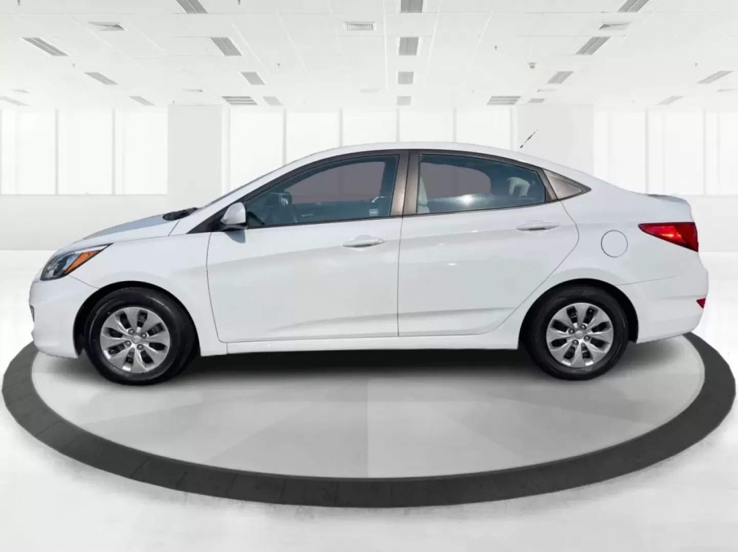 2017 Hyundai Accent SE 4-Door 6A (KMHCT4AE7HU) with an 1.6L L4 DOHC 16V engine, 6-Speed Automatic transmission, located at 8750 N County Rd 25A, Piqua, OH, 45356, (937) 908-9800, 40.164391, -84.232513 - Are you searching for a reliable, budget-friendly vehicle that accommodates your busy lifestyle? Look no further than Advantage Car and Credit in Fairborn, OH! We specialize in providing top-notch used vehicles with flexible financing options tailored to fit your needs. Our 2017 Hyundai Accent SE is - Photo#5