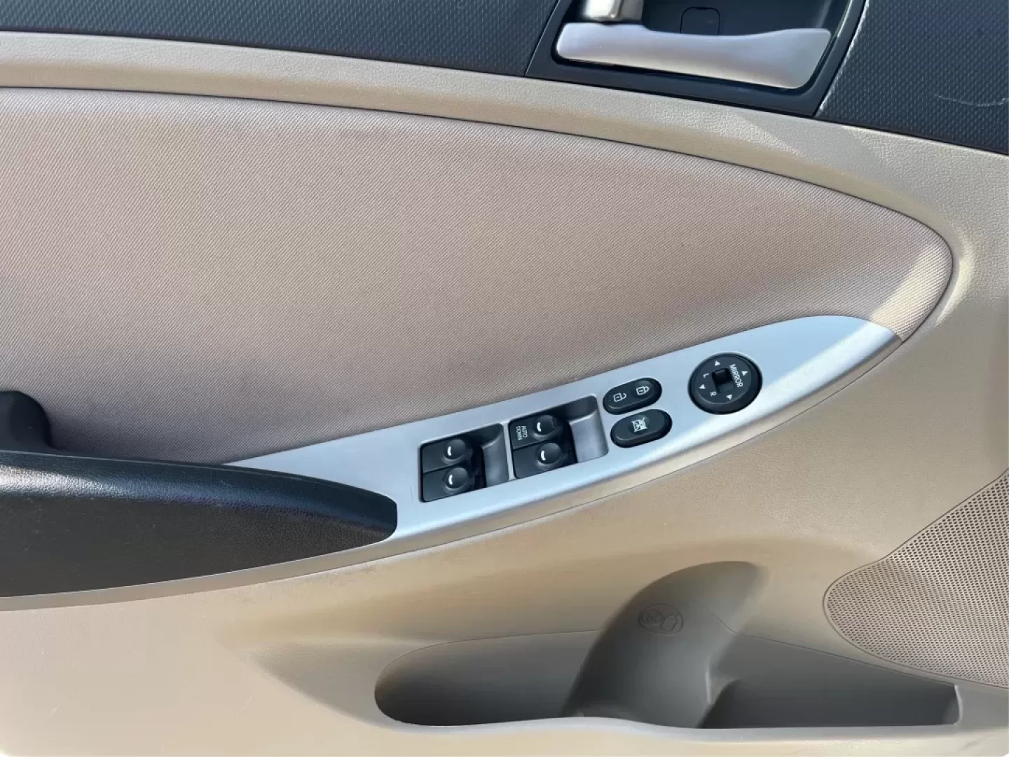 2017 Hyundai Accent SE 4-Door 6A (KMHCT4AE7HU) with an 1.6L L4 DOHC 16V engine, 6-Speed Automatic transmission, located at 8750 N County Rd 25A, Piqua, OH, 45356, (937) 908-9800, 40.164391, -84.232513 - Are you searching for a reliable, budget-friendly vehicle that accommodates your busy lifestyle? Look no further than Advantage Car and Credit in Fairborn, OH! We specialize in providing top-notch used vehicles with flexible financing options tailored to fit your needs. Our 2017 Hyundai Accent SE is - Photo#18