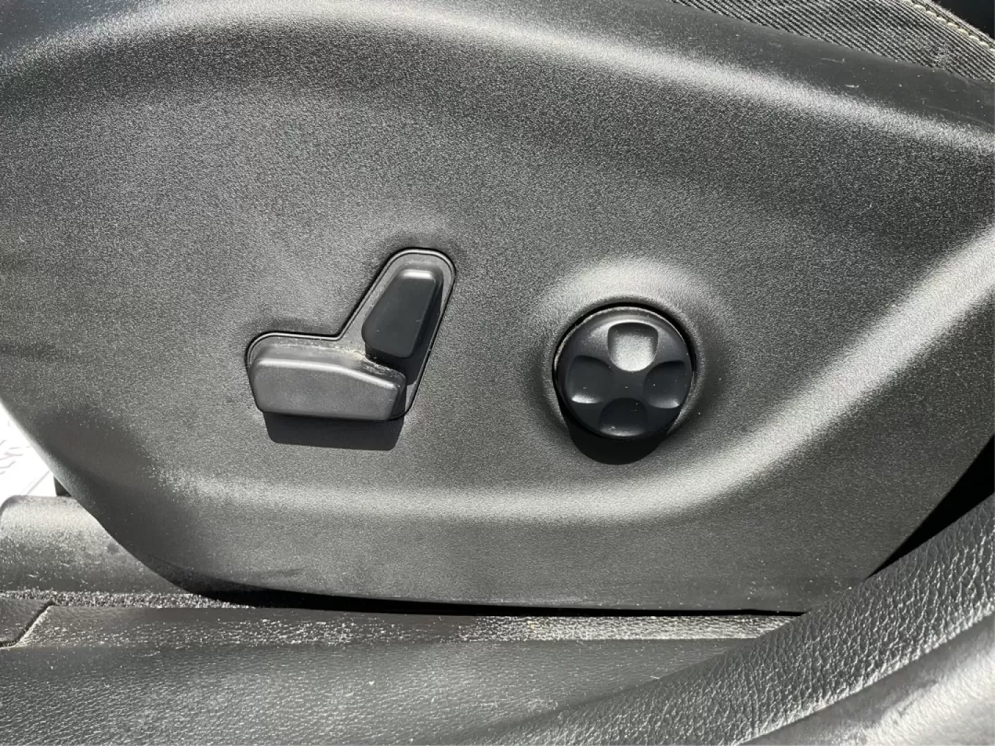 2017 Jeep Cherokee Limited 4x4 (1C4PJMDB5HW) with an Other engine, located at 401 Woodman Dr, Riverside, OH, 45431, (937) 908-9800, 39.760899, -84.123421 - **Adventure Awaits with the 2017 Jeep Cherokee Limited 4x4: Your Perfect Family Crossover!**<br /> <br /> Discover the ultimate blend of style, comfort, and performance with the 2017 Jeep Cherokee Limited 4x4, available now at Advantage Car and Credit in Fairborn, OH. This vehicle is designed for th - Photo#18