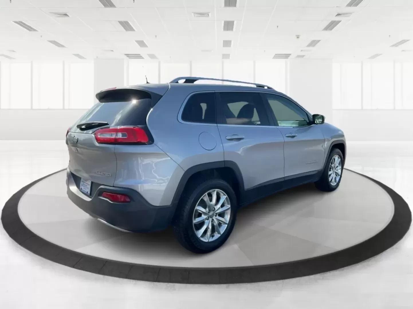 2017 Jeep Cherokee Limited 4x4 (1C4PJMDB5HW) with an Other engine, located at 1230 East Main St, Xenia, OH, 45385, (937) 908-9800, 39.688026, -83.910172 - **Adventure Awaits with the 2017 Jeep Cherokee Limited 4x4: Your Perfect Family Crossover!**<br /> <br /> Discover the ultimate blend of style, comfort, and performance with the 2017 Jeep Cherokee Limited 4x4, available now at Advantage Car and Credit in Fairborn, OH. This vehicle is designed for th - Photo#2