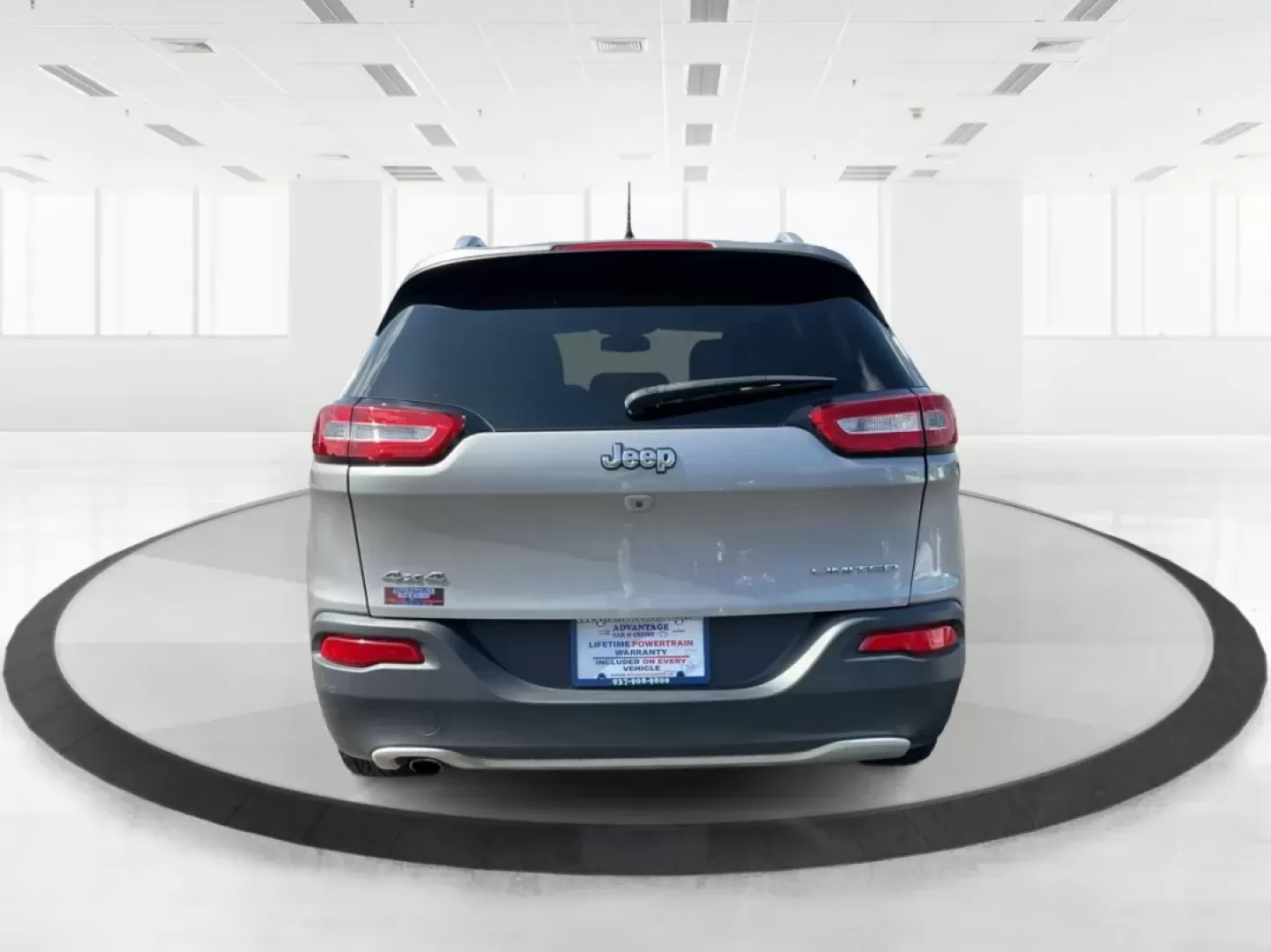2017 Jeep Cherokee Limited 4x4 (1C4PJMDB5HW) with an Other engine, located at 1230 East Main St, Xenia, OH, 45385, (937) 908-9800, 39.688026, -83.910172 - **Adventure Awaits with the 2017 Jeep Cherokee Limited 4x4: Your Perfect Family Crossover!**<br /> <br /> Discover the ultimate blend of style, comfort, and performance with the 2017 Jeep Cherokee Limited 4x4, available now at Advantage Car and Credit in Fairborn, OH. This vehicle is designed for th - Photo#3