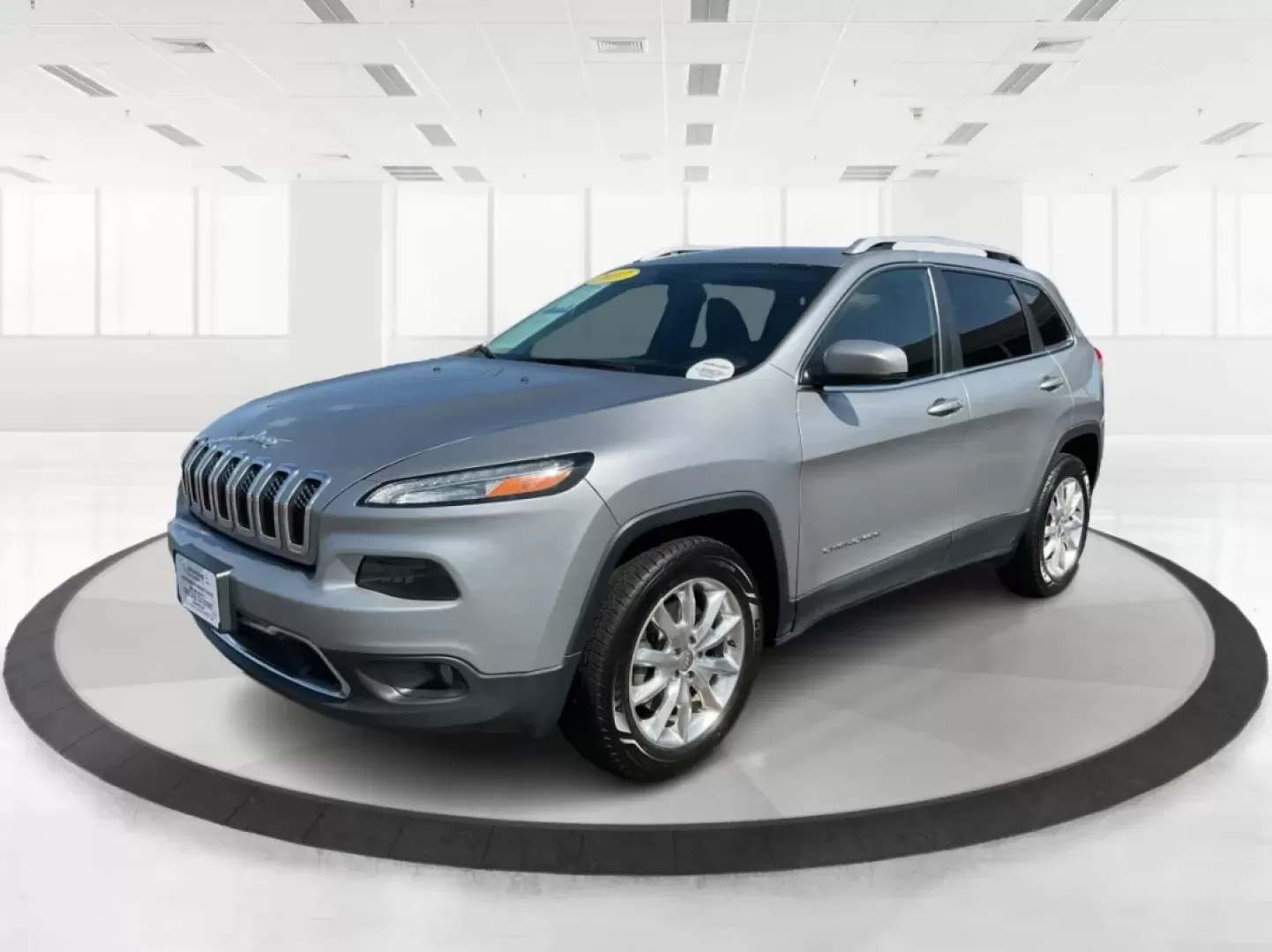 2017 Jeep Cherokee Limited 4x4 (1C4PJMDB5HW) with an Other engine, located at 1230 East Main St, Xenia, OH, 45385, (937) 908-9800, 39.688026, -83.910172 - **Adventure Awaits with the 2017 Jeep Cherokee Limited 4x4: Your Perfect Family Crossover!**<br /> <br /> Discover the ultimate blend of style, comfort, and performance with the 2017 Jeep Cherokee Limited 4x4, available now at Advantage Car and Credit in Fairborn, OH. This vehicle is designed for th - Photo#8