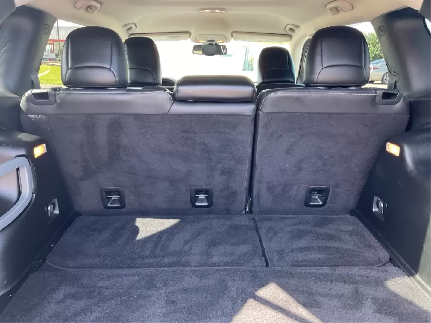2017 Jeep Cherokee Limited 4x4 (1C4PJMDB5HW) with an Other engine, located at 1230 East Main St, Xenia, OH, 45385, (937) 908-9800, 39.688026, -83.910172 - **Adventure Awaits with the 2017 Jeep Cherokee Limited 4x4: Your Perfect Family Crossover!**<br /> <br /> Discover the ultimate blend of style, comfort, and performance with the 2017 Jeep Cherokee Limited 4x4, available now at Advantage Car and Credit in Fairborn, OH. This vehicle is designed for th - Photo#12