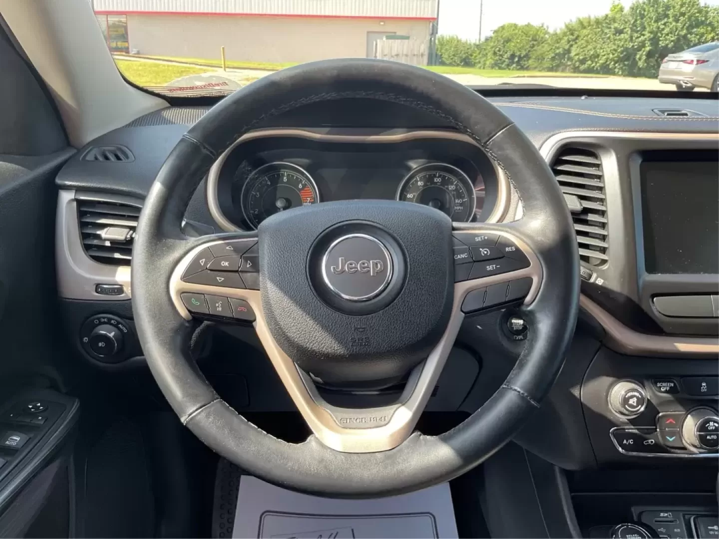 2017 Jeep Cherokee Limited 4x4 (1C4PJMDB5HW) with an Other engine, located at 1230 East Main St, Xenia, OH, 45385, (937) 908-9800, 39.688026, -83.910172 - **Adventure Awaits with the 2017 Jeep Cherokee Limited 4x4: Your Perfect Family Crossover!**<br /> <br /> Discover the ultimate blend of style, comfort, and performance with the 2017 Jeep Cherokee Limited 4x4, available now at Advantage Car and Credit in Fairborn, OH. This vehicle is designed for th - Photo#16