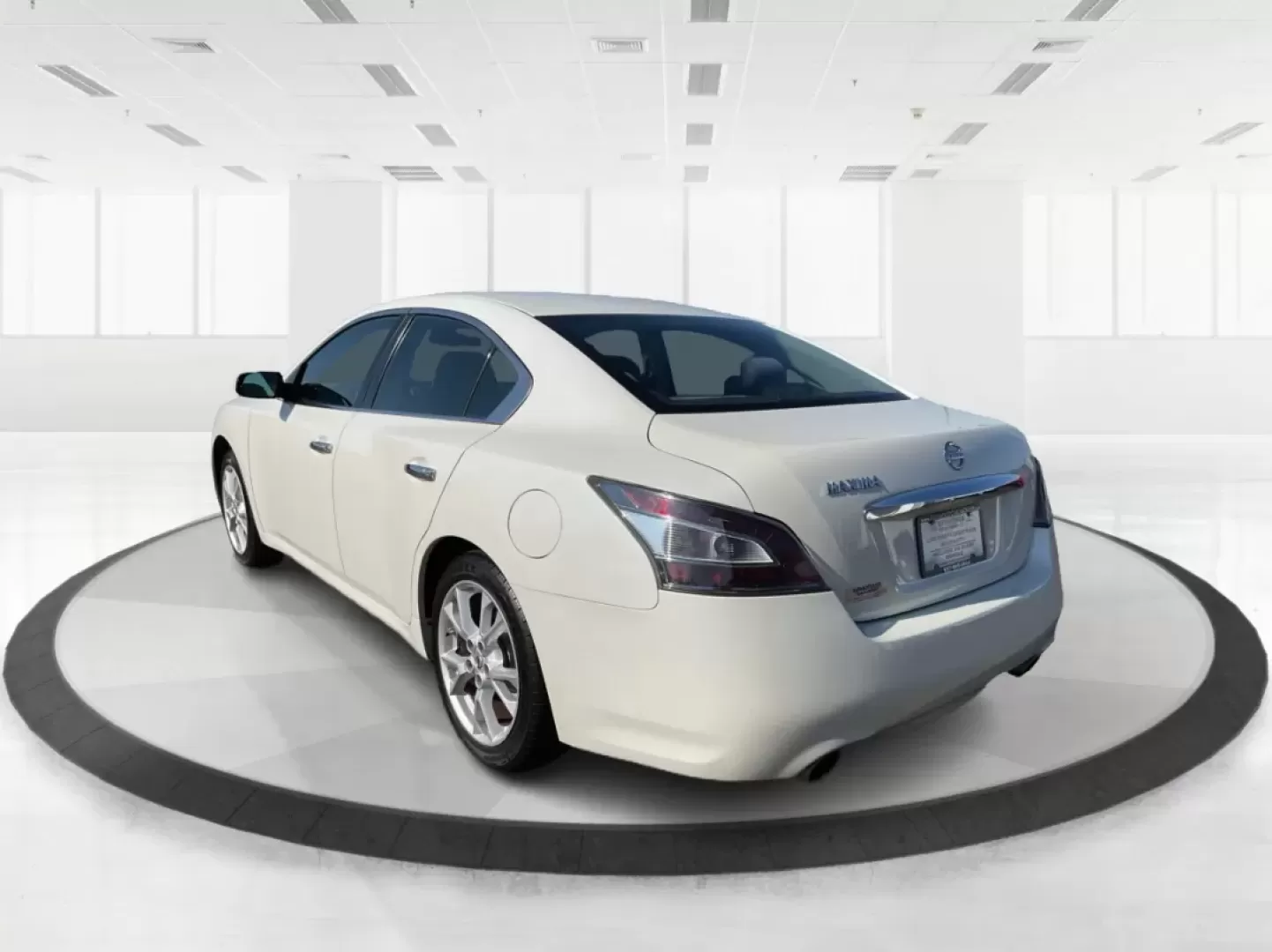 2014 Nissan Maxima 3.5 S (1N4AA5AP5EC) with an VQ 3.5L V-6 DOHC engine, located at 401 Woodman Dr, Riverside, OH, 45431, (937) 908-9800, 39.760899, -84.123421 - **Experience Comfort and Style with the 2014 Nissan Maxima-Your Ideal Sedan for Everyday Adventures!**<br /> <br /> Are you looking for a reliable sedan that combines luxury, performance, and practicality? The 2014 Nissan Maxima, available now at Advantage Car and Credit in Fairborn, OH, is the perf - Photo#4
