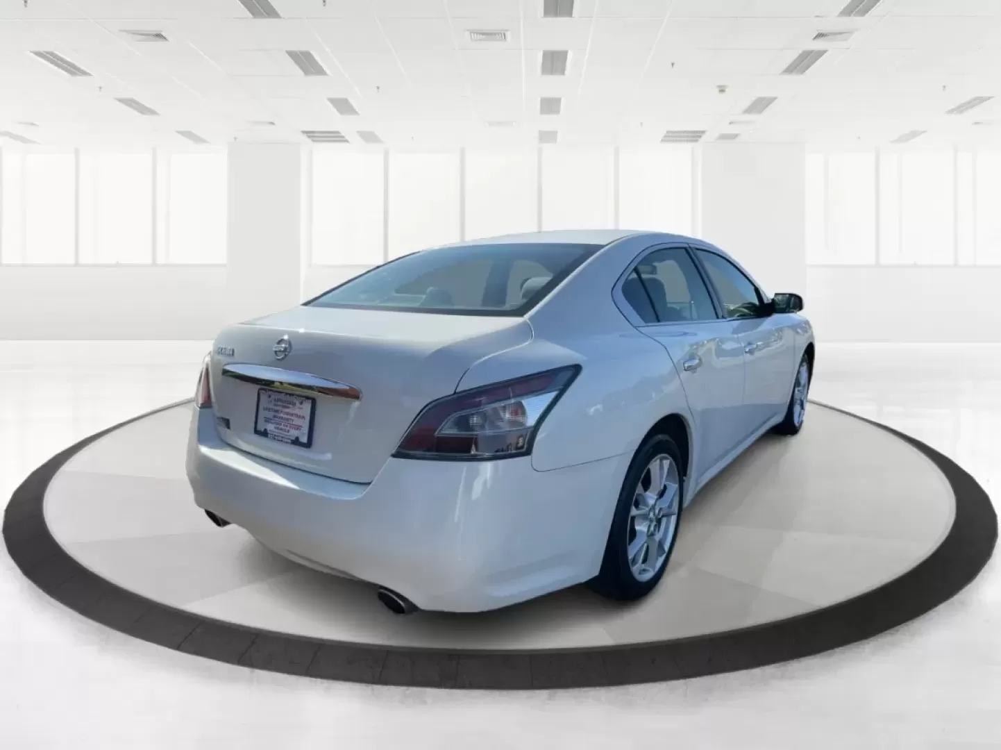 2014 Nissan Maxima 3.5 S (1N4AA5AP5EC) with an VQ 3.5L V-6 DOHC engine, located at 1184 Kauffman Ave, Fairborn, OH, 45324, (937) 908-9800, 39.807072, -84.030914 - **Experience Comfort and Style with the 2014 Nissan Maxima-Your Ideal Sedan for Everyday Adventures!**<br /> <br /> Are you looking for a reliable sedan that combines luxury, performance, and practicality? The 2014 Nissan Maxima, available now at Advantage Car and Credit in Fairborn, OH, is the perf - Photo#2