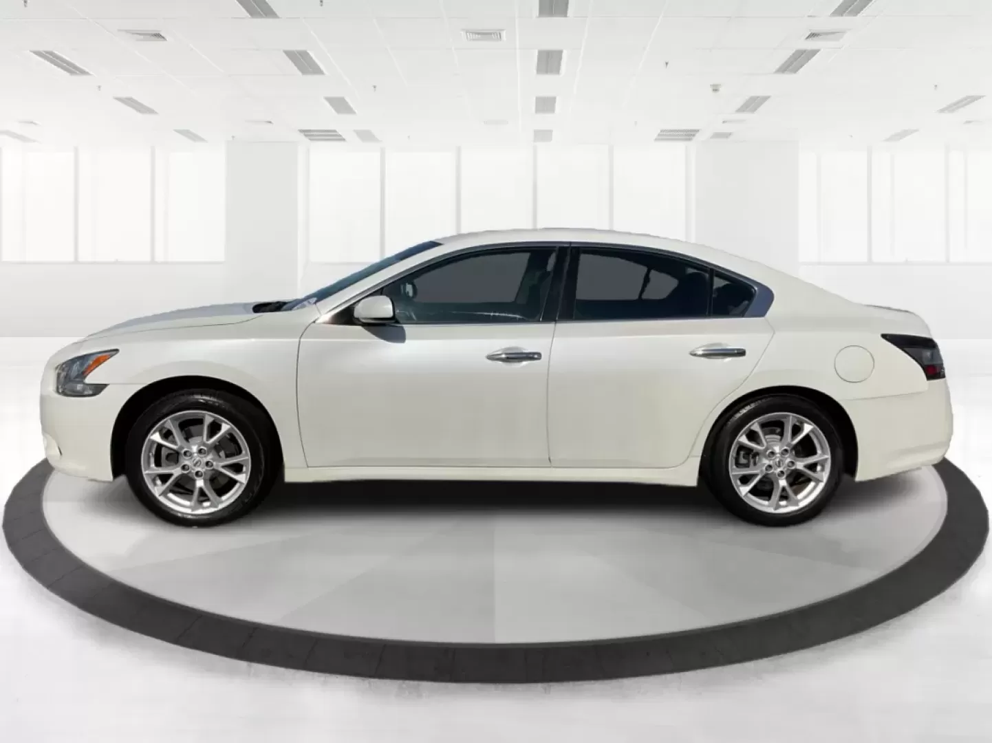 2014 Nissan Maxima 3.5 S (1N4AA5AP5EC) with an VQ 3.5L V-6 DOHC engine, located at 1184 Kauffman Ave, Fairborn, OH, 45324, (937) 908-9800, 39.807072, -84.030914 - **Experience Comfort and Style with the 2014 Nissan Maxima-Your Ideal Sedan for Everyday Adventures!**<br /> <br /> Are you looking for a reliable sedan that combines luxury, performance, and practicality? The 2014 Nissan Maxima, available now at Advantage Car and Credit in Fairborn, OH, is the perf - Photo#5