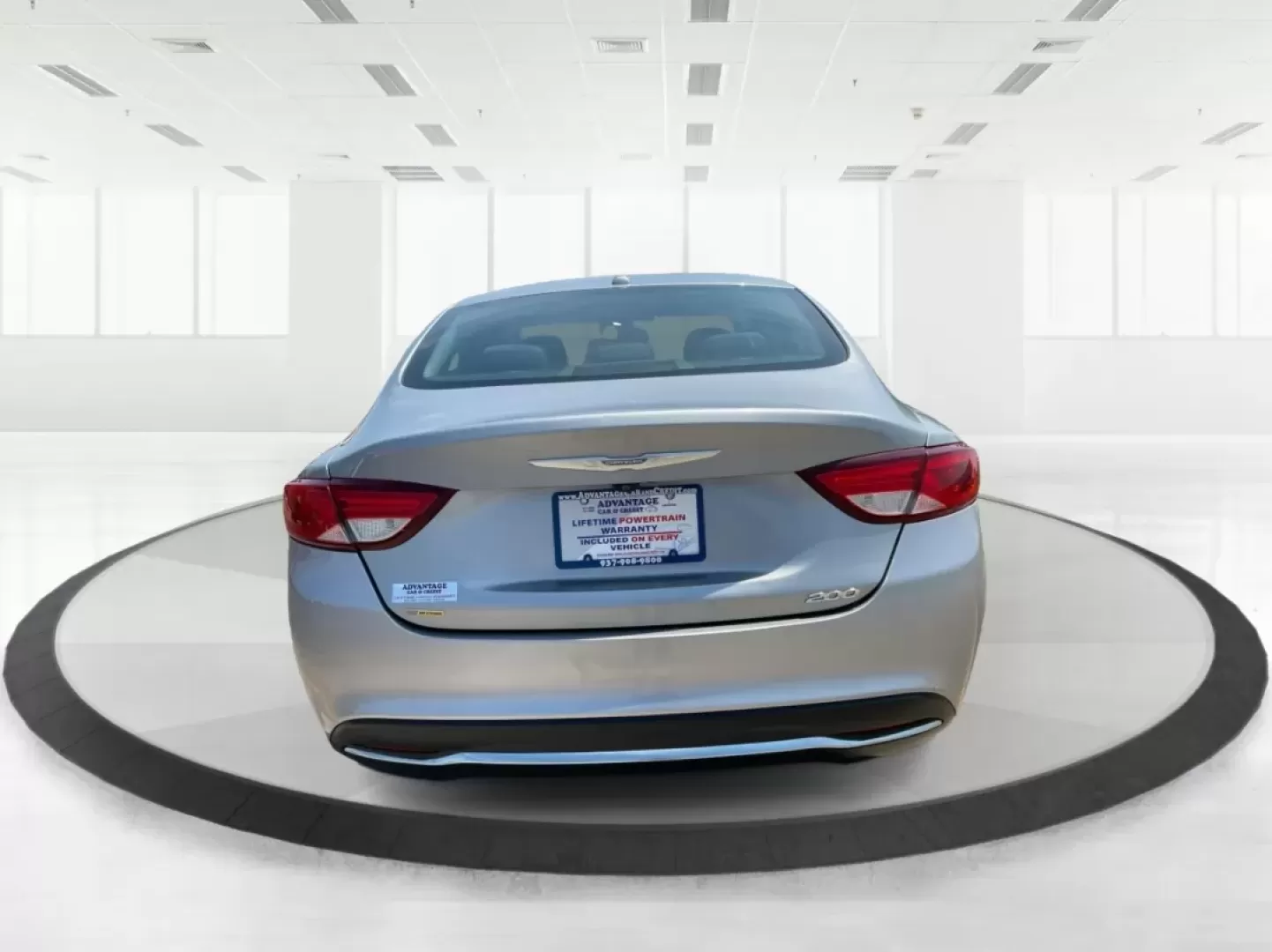 2016 Chrysler 200 Limited (1C3CCCABXGN) with an 2.4L L4 DOHC 16V engine, 9-Speed Automatic transmission, located at 1230 East Main St, Xenia, OH, 45385, (937) 908-9800, 39.688026, -83.910172 - Are you in the market for a reliable sedan that effortlessly combines comfort, style, and functionality? Look no further than this 2016 Chrysler 200 Limited, available now at Advantage Car and Credit in Fairborn, OH. Perfect for budget-conscious buyers, this sedan is a fantastic choice for daily com - Photo#3