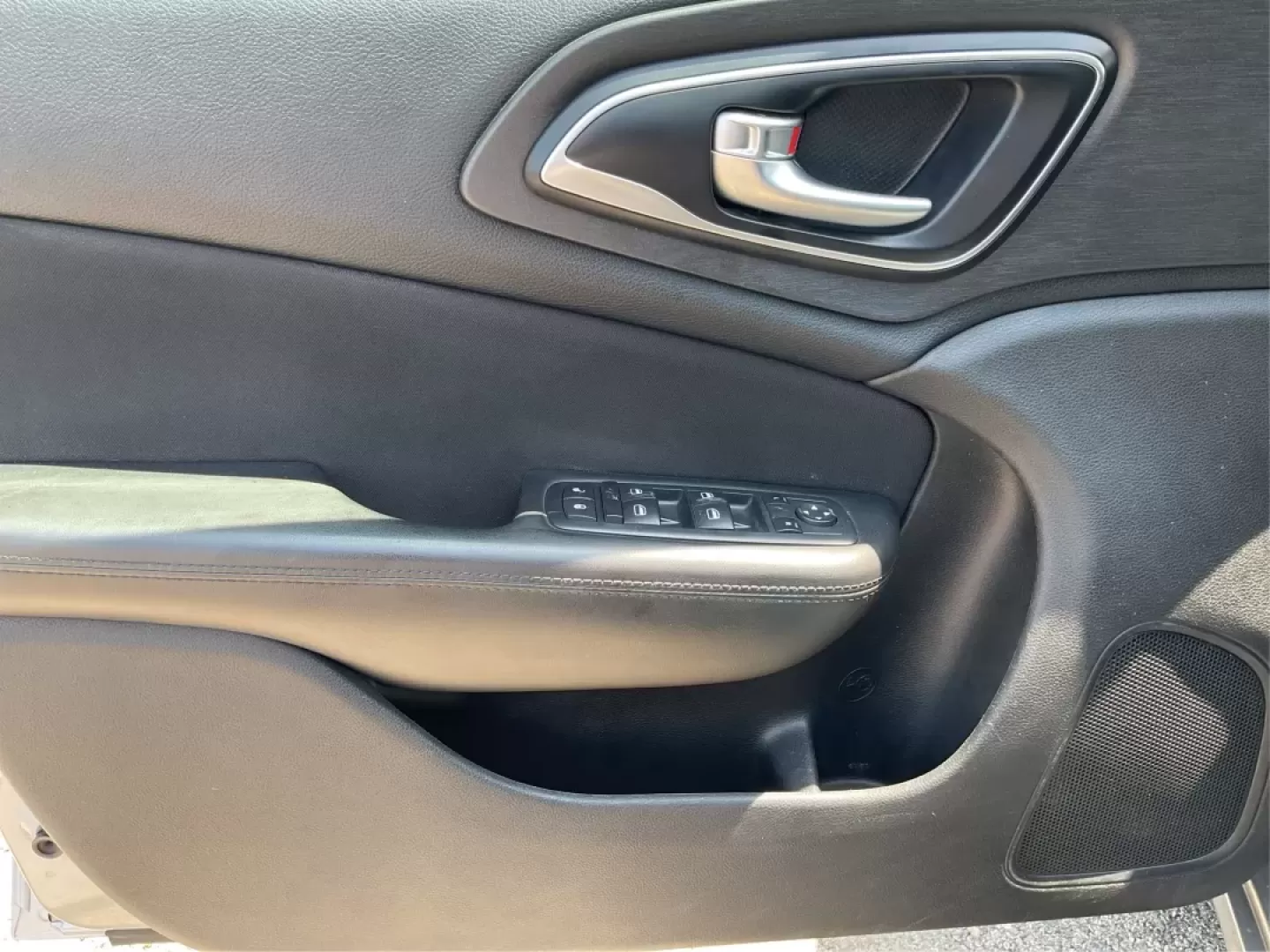 2016 Chrysler 200 Limited (1C3CCCABXGN) with an 2.4L L4 DOHC 16V engine, 9-Speed Automatic transmission, located at 1230 East Main St, Xenia, OH, 45385, (937) 908-9800, 39.688026, -83.910172 - Are you in the market for a reliable sedan that effortlessly combines comfort, style, and functionality? Look no further than this 2016 Chrysler 200 Limited, available now at Advantage Car and Credit in Fairborn, OH. Perfect for budget-conscious buyers, this sedan is a fantastic choice for daily com - Photo#18