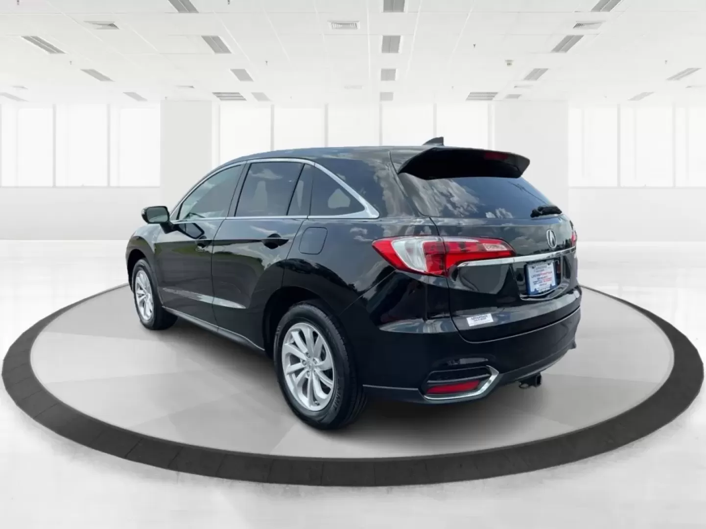 2018 Acura RDX AcuraWatch Plus Package (5J8TB4H34JL) with an 3.5L V-6 i-VTEC variable valve control engine, located at 1230 East Main St, Xenia, OH, 45385, (937) 908-9800, 39.688026, -83.910172 - **Elevate Your Commute and Family Adventures with the 2018 Acura RDX at Advantage Car and Credit!**<br /> <br /> Are you in search of a versatile vehicle that promises both comfort and style for your daily commutes or family escapades? Look no further than the stunning 2018 Acura RDX, available at A - Photo#4