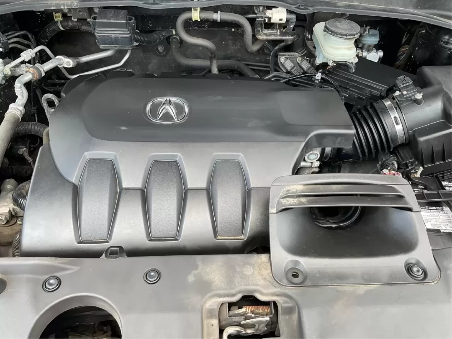 2018 Acura RDX AcuraWatch Plus Package (5J8TB4H34JL) with an 3.5L V-6 i-VTEC variable valve control engine, located at 1230 East Main St, Xenia, OH, 45385, (937) 908-9800, 39.688026, -83.910172 - **Elevate Your Commute and Family Adventures with the 2018 Acura RDX at Advantage Car and Credit!**<br /> <br /> Are you in search of a versatile vehicle that promises both comfort and style for your daily commutes or family escapades? Look no further than the stunning 2018 Acura RDX, available at A - Photo#11