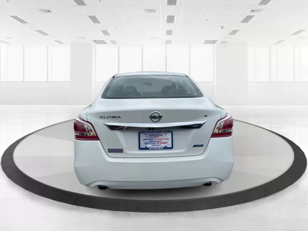 2013 Nissan Altima 2.5 S (1N4AL3APXDC) with an 2.5L I-4 DOHC engine, located at 1230 East Main St, Xenia, OH, 45385, (937) 908-9800, 39.688026, -83.910172 - **Experience the Ultimate Blend of Comfort and Reliability with the 2013 Nissan Altima 2.5 S Perfect for Your Lifestyle!**<br /> <br /> Are you in search of a vehicle that effortlessly balances daily commuting and weekend getaways? Look no further than this stunning 2013 Nissan Altima 2.5 S, now av - Photo#3