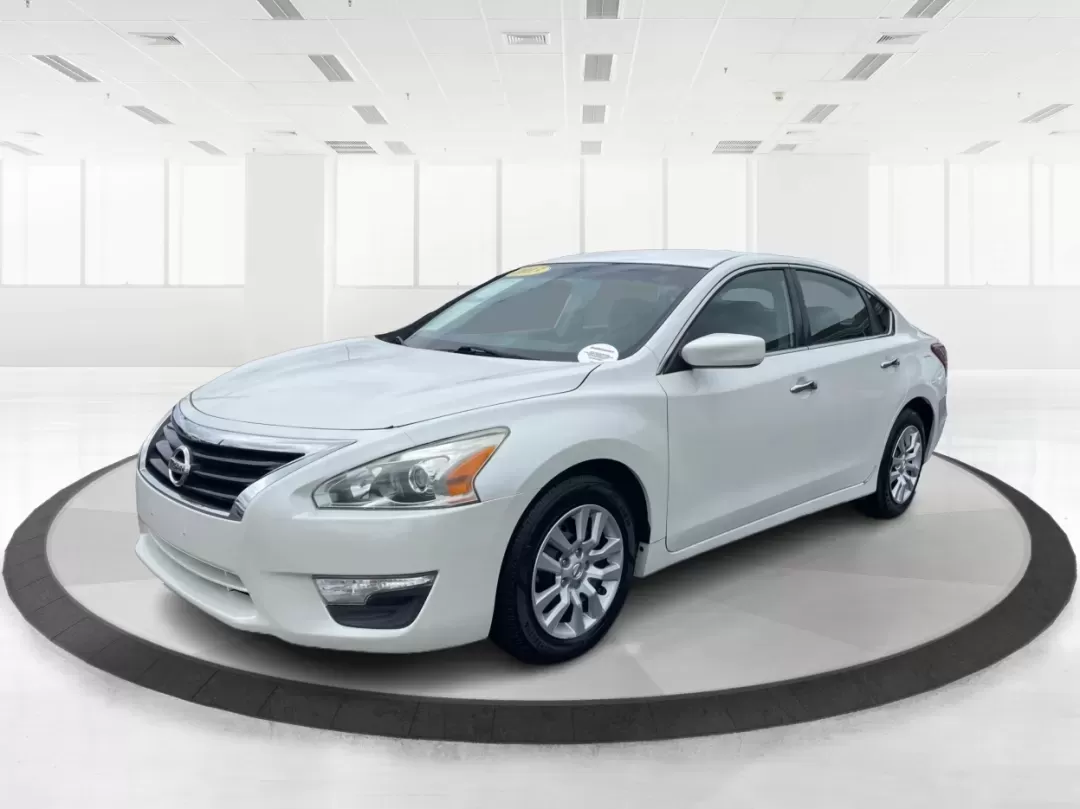 2013 Nissan Altima 2.5 S (1N4AL3APXDC) with an 2.5L I-4 DOHC engine, located at 1230 East Main St, Xenia, OH, 45385, (937) 908-9800, 39.688026, -83.910172 - **Experience the Ultimate Blend of Comfort and Reliability with the 2013 Nissan Altima 2.5 S Perfect for Your Lifestyle!**<br /> <br /> Are you in search of a vehicle that effortlessly balances daily commuting and weekend getaways? Look no further than this stunning 2013 Nissan Altima 2.5 S, now av - Photo#8