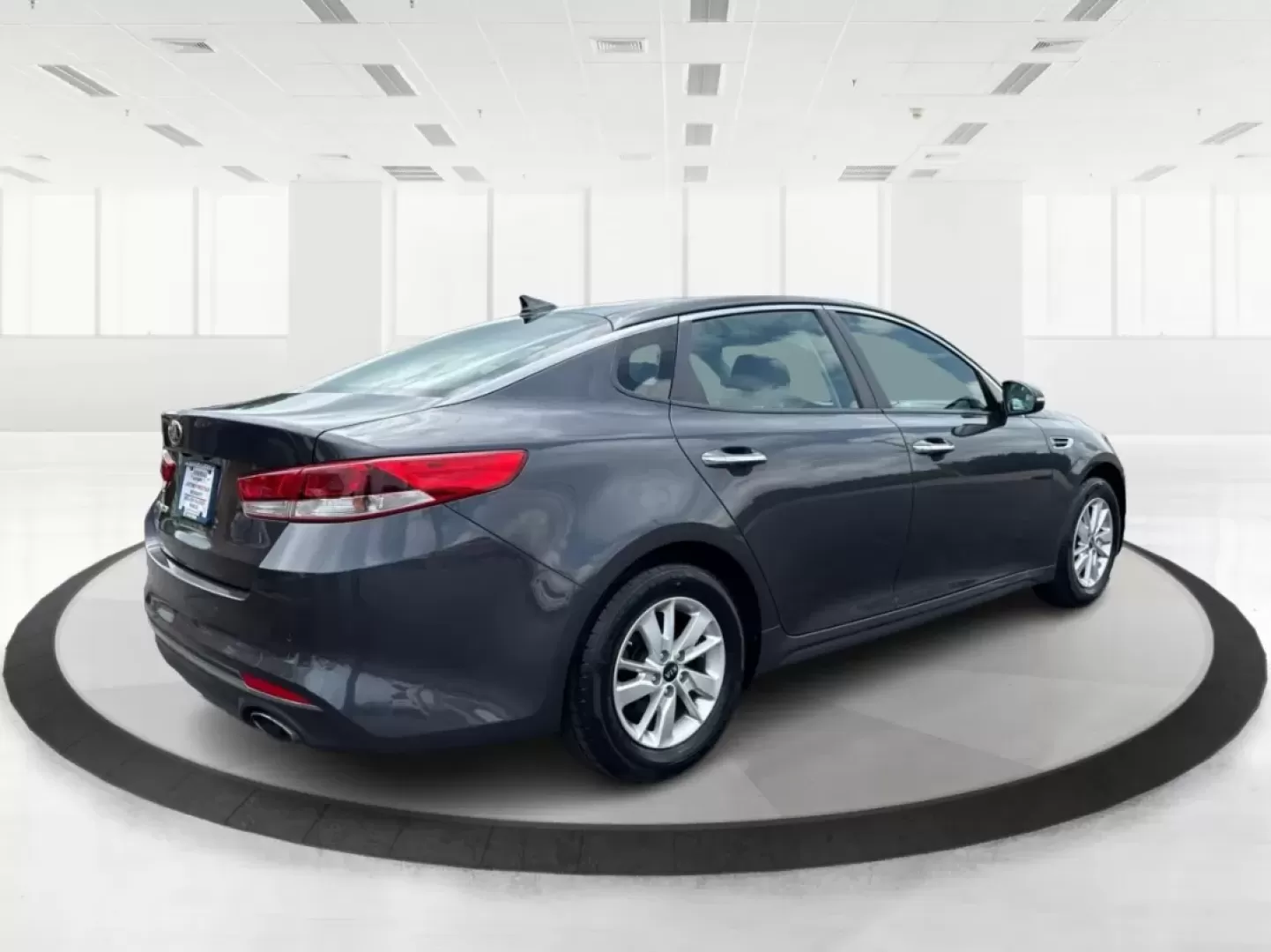 2018 Kia Optima LX (KNAGT4L33J5) with an Theta II 2.4L I-4 gasoline direct injection engine, located at 1099 N County Rd 25A , Troy, OH, 45373, (937) 908-9800, 40.057079, -84.212883 - **Experience the Perfect Blend of Style and Comfort with the 2018 Kia Optima LX at Advantage Car and Credit!**<br /> <br /> Are you searching for a reliable sedan that fits seamlessly into your busy lifestyle? Look no further! The 2018 Kia Optima LX is not just a means of transportation; it's your p - Photo#2