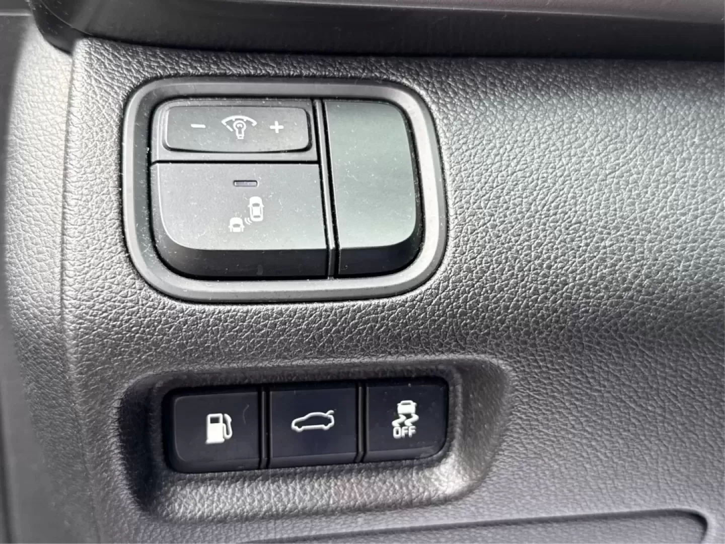 2018 Kia Optima LX (KNAGT4L33J5) with an Theta II 2.4L I-4 gasoline direct injection engine, located at 1099 N County Rd 25A , Troy, OH, 45373, (937) 908-9800, 40.057079, -84.212883 - **Experience the Perfect Blend of Style and Comfort with the 2018 Kia Optima LX at Advantage Car and Credit!**<br /> <br /> Are you searching for a reliable sedan that fits seamlessly into your busy lifestyle? Look no further! The 2018 Kia Optima LX is not just a means of transportation; it's your p - Photo#17