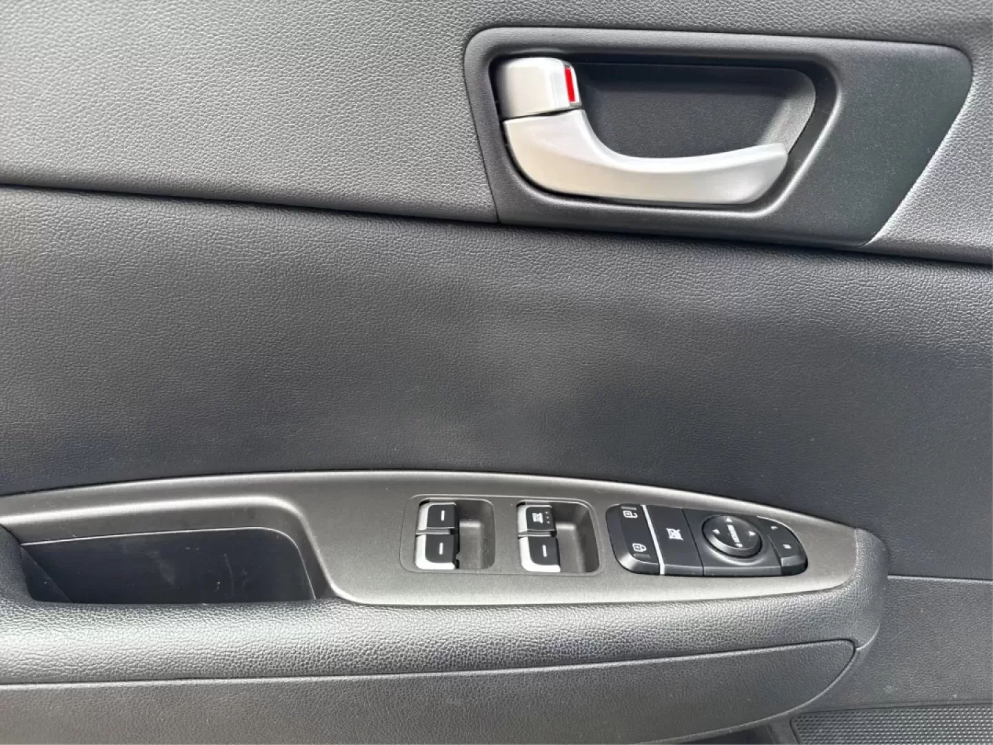 2018 Kia Optima LX (KNAGT4L33J5) with an Theta II 2.4L I-4 gasoline direct injection engine, located at 1099 N County Rd 25A , Troy, OH, 45373, (937) 908-9800, 40.057079, -84.212883 - **Experience the Perfect Blend of Style and Comfort with the 2018 Kia Optima LX at Advantage Car and Credit!**<br /> <br /> Are you searching for a reliable sedan that fits seamlessly into your busy lifestyle? Look no further! The 2018 Kia Optima LX is not just a means of transportation; it's your p - Photo#19