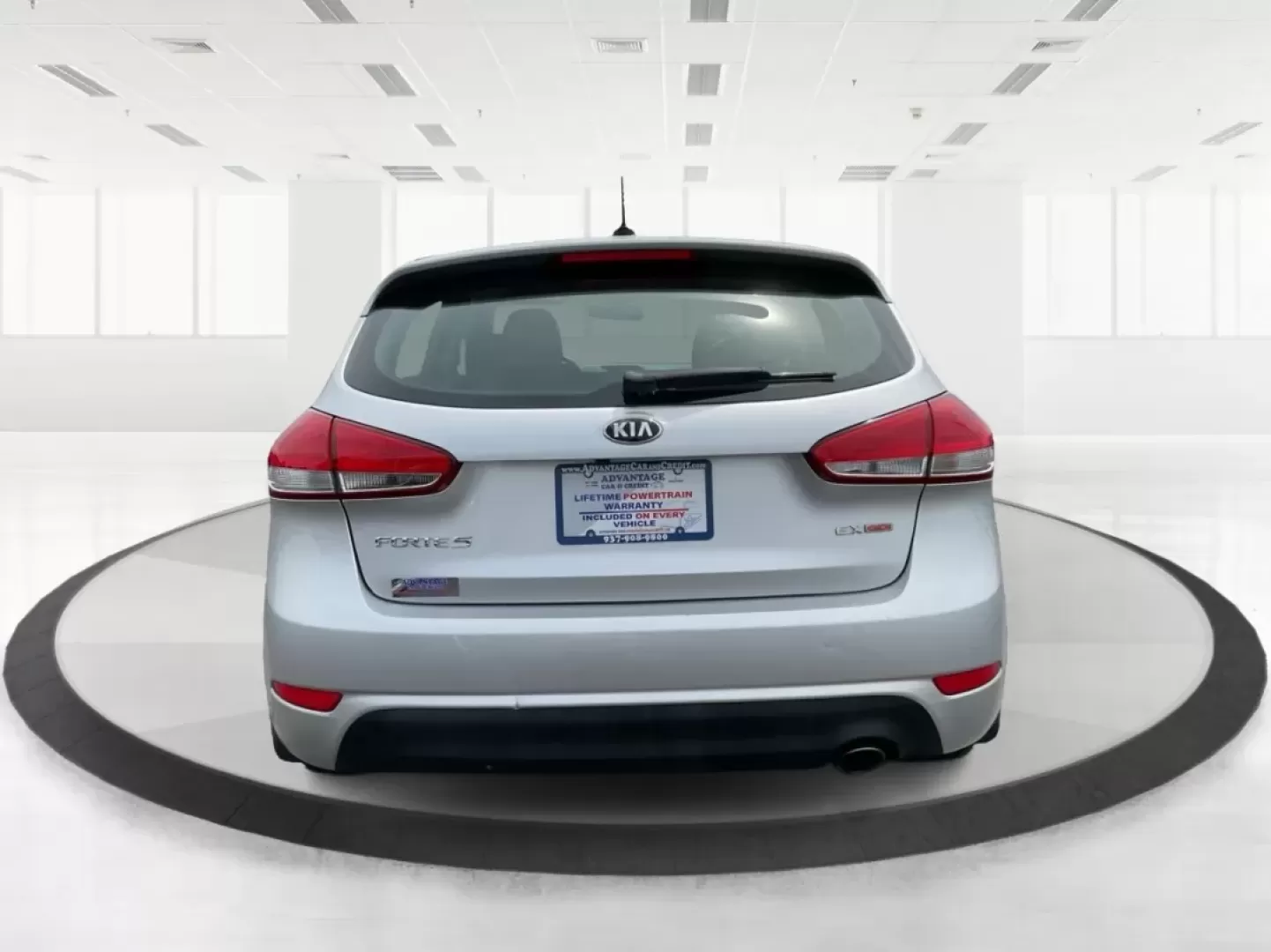 2014 Kia Forte EX (KNAFX5A88E5) with an 2L I-4 gasoline direct injection engine, located at 1099 N County Rd 25A , Troy, OH, 45373, (937) 908-9800, 40.057079, -84.212883 - **Discover Your Next Adventure with the 2014 Kia Forte EX at Advantage Car and Credit!**<br /> <br /> Are you ready to elevate your daily commute or embark on weekend adventures? The 2014 Kia Forte EX is the perfect companion, whether you're navigating the bustling streets of Fairborn, OH, or hittin - Photo#3