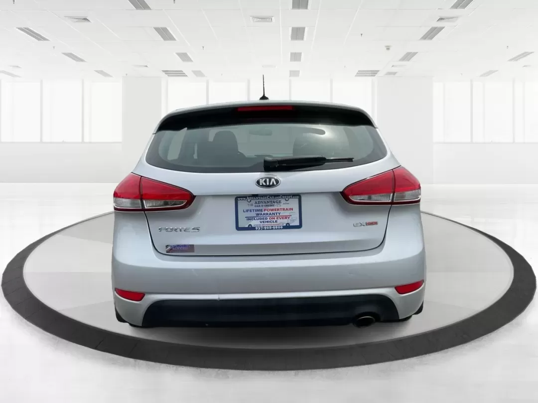 2014 Kia Forte EX (KNAFX5A88E5) with an 2L I-4 gasoline direct injection engine, located at 4508 South Dixie Dr, Moraine, OH, 45439, (937) 908-9800, 39.689976, -84.218452 - **Discover Your Next Adventure with the 2014 Kia Forte EX at Advantage Car and Credit!**<br /> <br /> Are you ready to elevate your daily commute or embark on weekend adventures? The 2014 Kia Forte EX is the perfect companion, whether you're navigating the bustling streets of Fairborn, OH, or hittin - Photo#3