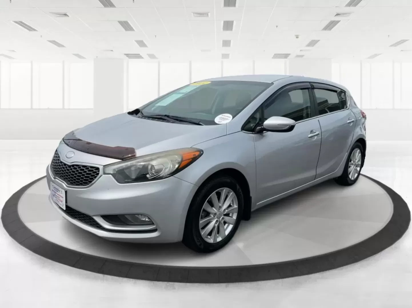 2014 Kia Forte EX (KNAFX5A88E5) with an 2L I-4 gasoline direct injection engine, located at 4508 South Dixie Dr, Moraine, OH, 45439, (937) 908-9800, 39.689976, -84.218452 - **Discover Your Next Adventure with the 2014 Kia Forte EX at Advantage Car and Credit!**<br /> <br /> Are you ready to elevate your daily commute or embark on weekend adventures? The 2014 Kia Forte EX is the perfect companion, whether you're navigating the bustling streets of Fairborn, OH, or hittin - Photo#8