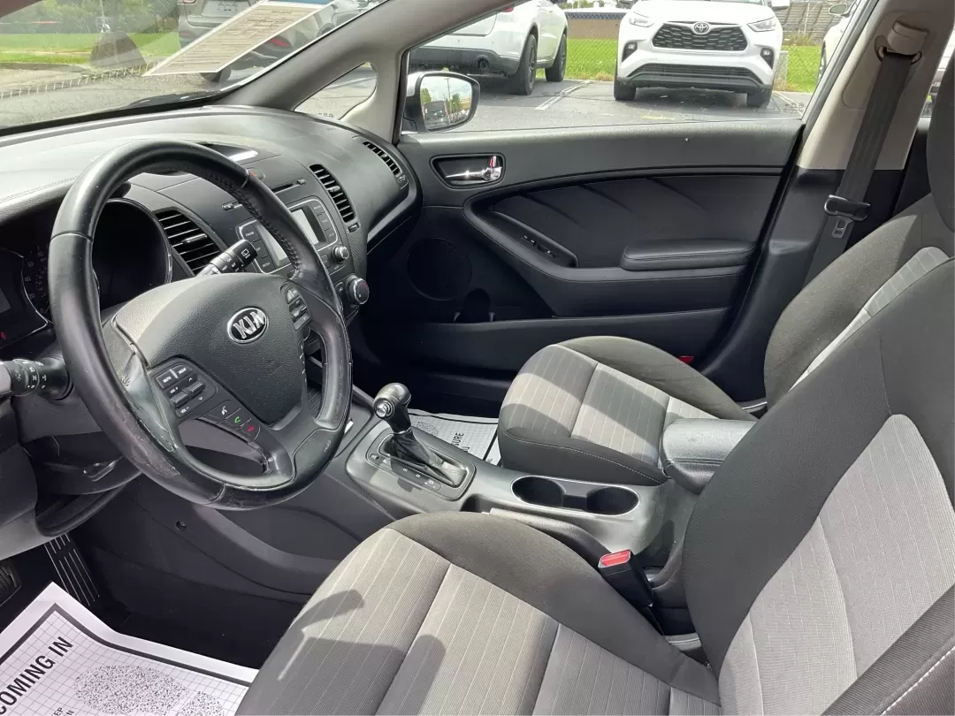 2014 Kia Forte EX (KNAFX5A88E5) with an 2L I-4 gasoline direct injection engine, located at 4508 South Dixie Dr, Moraine, OH, 45439, (937) 908-9800, 39.689976, -84.218452 - **Discover Your Next Adventure with the 2014 Kia Forte EX at Advantage Car and Credit!**<br /> <br /> Are you ready to elevate your daily commute or embark on weekend adventures? The 2014 Kia Forte EX is the perfect companion, whether you're navigating the bustling streets of Fairborn, OH, or hittin - Photo#9