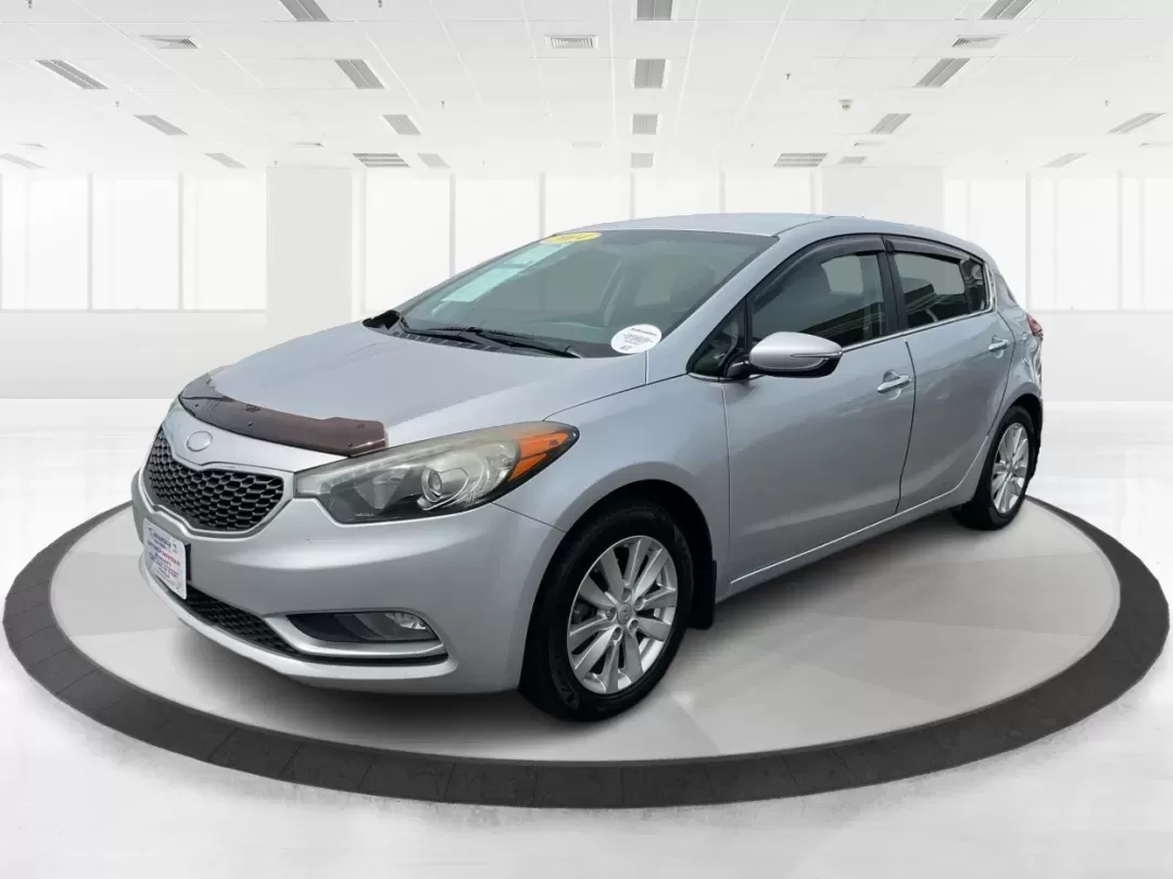 2014 Kia Forte EX (KNAFX5A88E5) with an 2L I-4 gasoline direct injection engine, 6-Speed Automatic transmission, located at 401 Woodman Dr, Riverside, OH, 45431, (937) 908-9800, 39.760899, -84.123421 - **Discover Your Next Adventure with the 2014 Kia Forte EX at Advantage Car and Credit!**<br /> <br /> Are you ready to elevate your daily commute or embark on weekend adventures? The 2014 Kia Forte EX is the perfect companion, whether you're navigating the bustling streets of Fairborn, OH, or hittin - Photo#8
