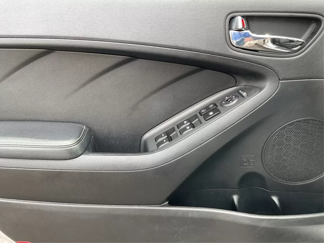 2014 Kia Forte EX (KNAFX5A88E5) with an 2L I-4 gasoline direct injection engine, 6-Speed Automatic transmission, located at 401 Woodman Dr, Riverside, OH, 45431, (937) 908-9800, 39.760899, -84.123421 - **Discover Your Next Adventure with the 2014 Kia Forte EX at Advantage Car and Credit!**<br /> <br /> Are you ready to elevate your daily commute or embark on weekend adventures? The 2014 Kia Forte EX is the perfect companion, whether you're navigating the bustling streets of Fairborn, OH, or hittin - Photo#17