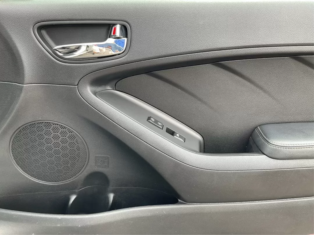 2014 Kia Forte EX (KNAFX5A88E5) with an 2L I-4 gasoline direct injection engine, 6-Speed Automatic transmission, located at 401 Woodman Dr, Riverside, OH, 45431, (937) 908-9800, 39.760899, -84.123421 - **Discover Your Next Adventure with the 2014 Kia Forte EX at Advantage Car and Credit!**<br /> <br /> Are you ready to elevate your daily commute or embark on weekend adventures? The 2014 Kia Forte EX is the perfect companion, whether you're navigating the bustling streets of Fairborn, OH, or hittin - Photo#18