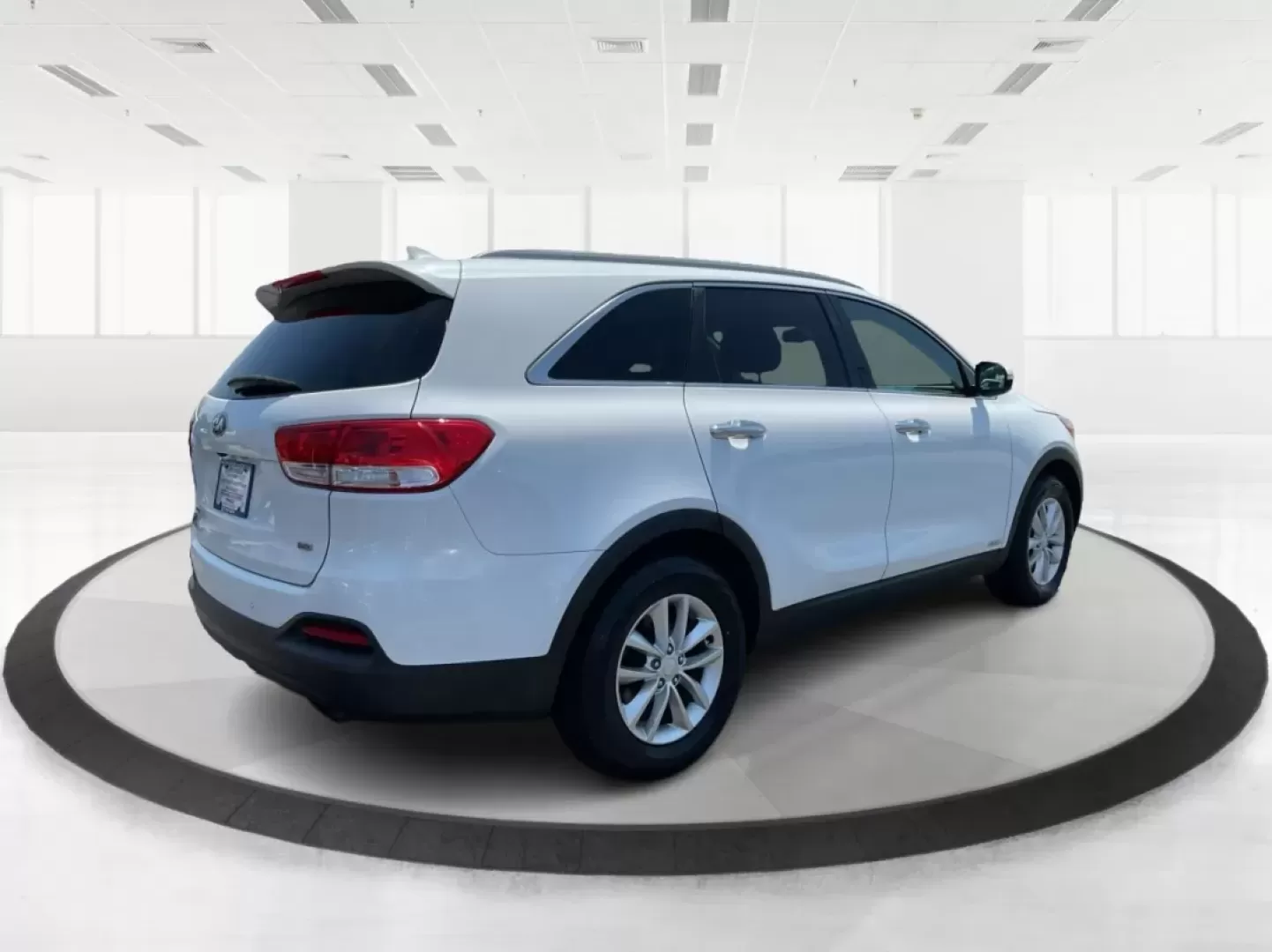 2016 Kia Sorento 2.4L LX (5XYPGDA34GG) with an 2.4L I-4 gasoline direct injection engine, located at 401 Woodman Dr, Riverside, OH, 45431, (937) 908-9800, 39.760899, -84.123421 - **Adventure Awaits: Drive Home This 2016 Kia Sorento from Advantage Car and Credit!**<br /> <br /> Are you searching for the perfect vehicle that effortlessly combines style, comfort, and the ability to tackle any adventure? Look no further than this stunning **2016 Kia Sorento 2.4L LX**! Whether yo - Photo#2