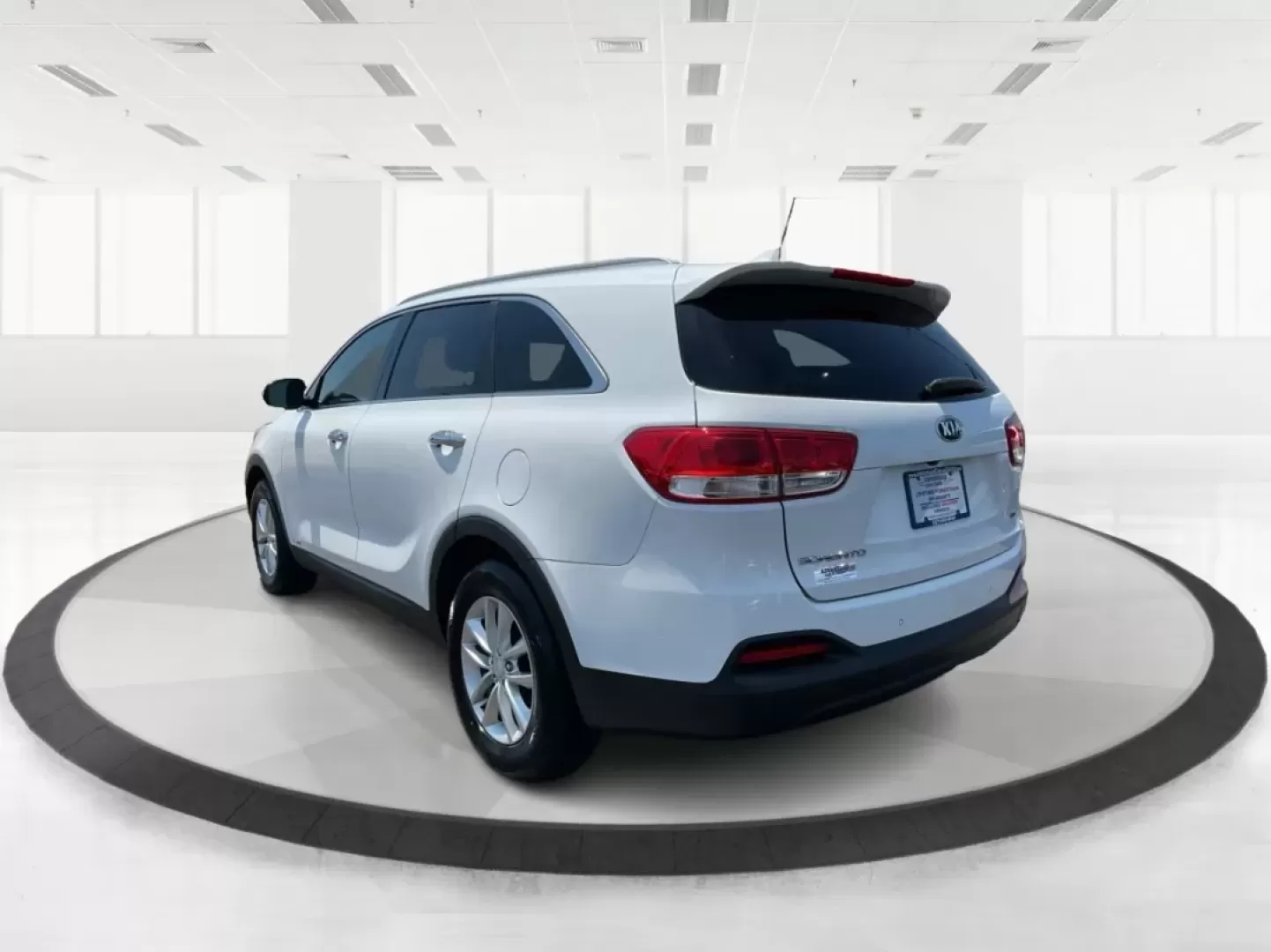 2016 Kia Sorento 2.4L LX (5XYPGDA34GG) with an 2.4L I-4 gasoline direct injection engine, located at 401 Woodman Dr, Riverside, OH, 45431, (937) 908-9800, 39.760899, -84.123421 - **Adventure Awaits: Drive Home This 2016 Kia Sorento from Advantage Car and Credit!**<br /> <br /> Are you searching for the perfect vehicle that effortlessly combines style, comfort, and the ability to tackle any adventure? Look no further than this stunning **2016 Kia Sorento 2.4L LX**! Whether yo - Photo#4